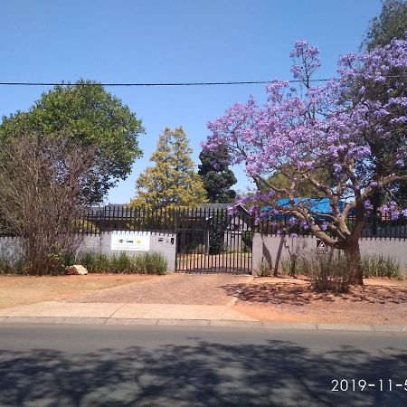 Northcliff Bed And Breakfast Randburg Exterior photo