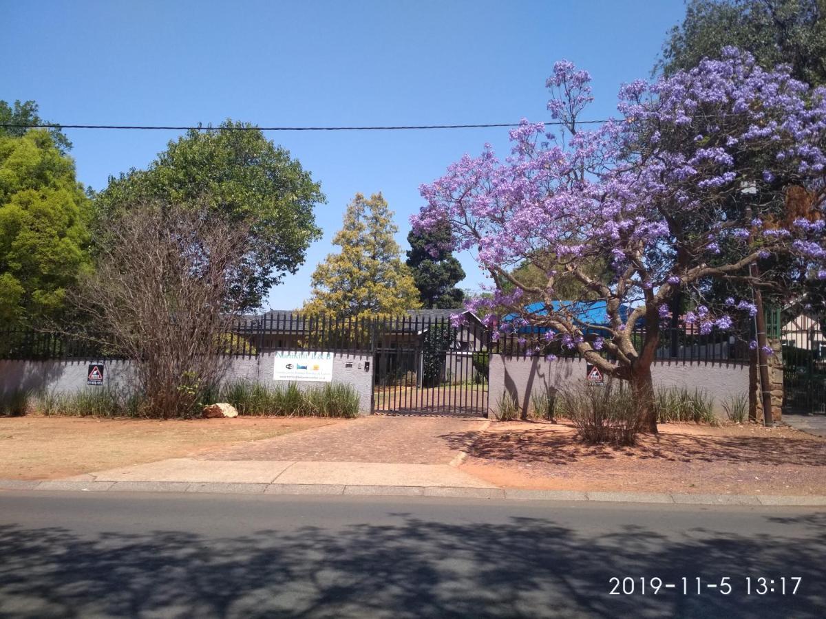 Northcliff Bed And Breakfast Randburg Exterior photo